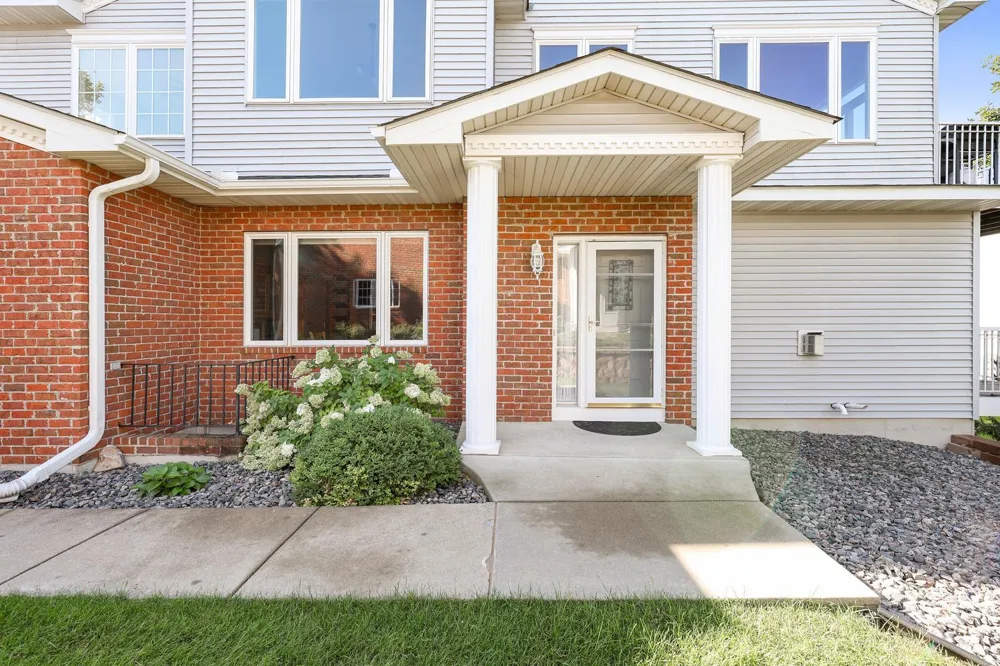 20035 Homestead Court #28 Lakeville, MN 55044