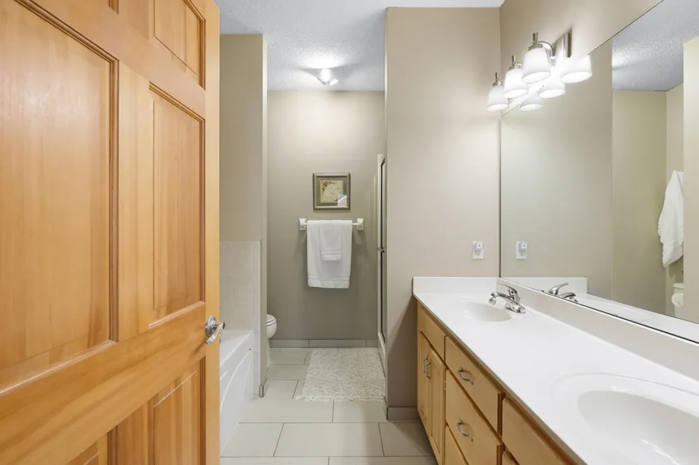 20035 Homestead Court #28 Lakeville, MN 55044