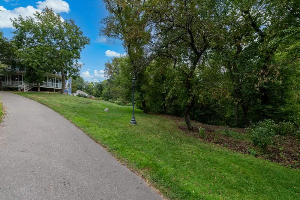 8620 Inver Grove Trail Inver Grove Heights, MN 55076