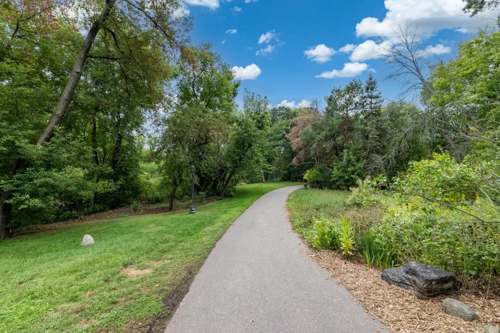 8620 Inver Grove Trail Inver Grove Heights, MN 55076