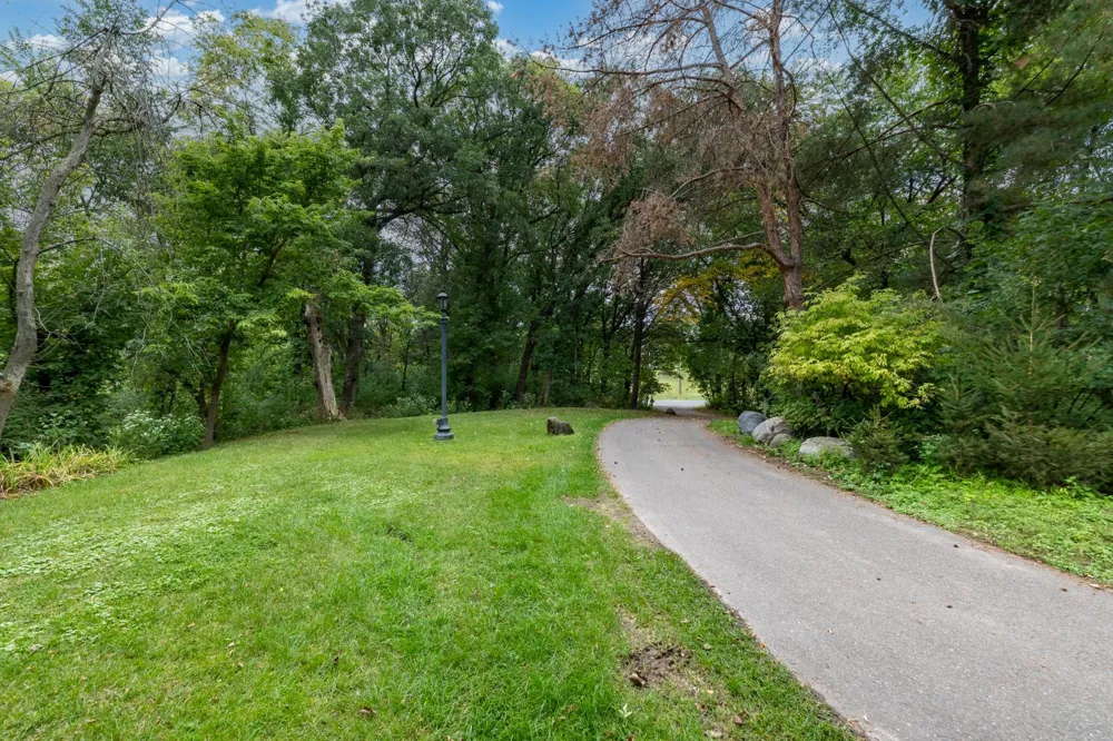 8620 Inver Grove Trail Inver Grove Heights, MN 55076