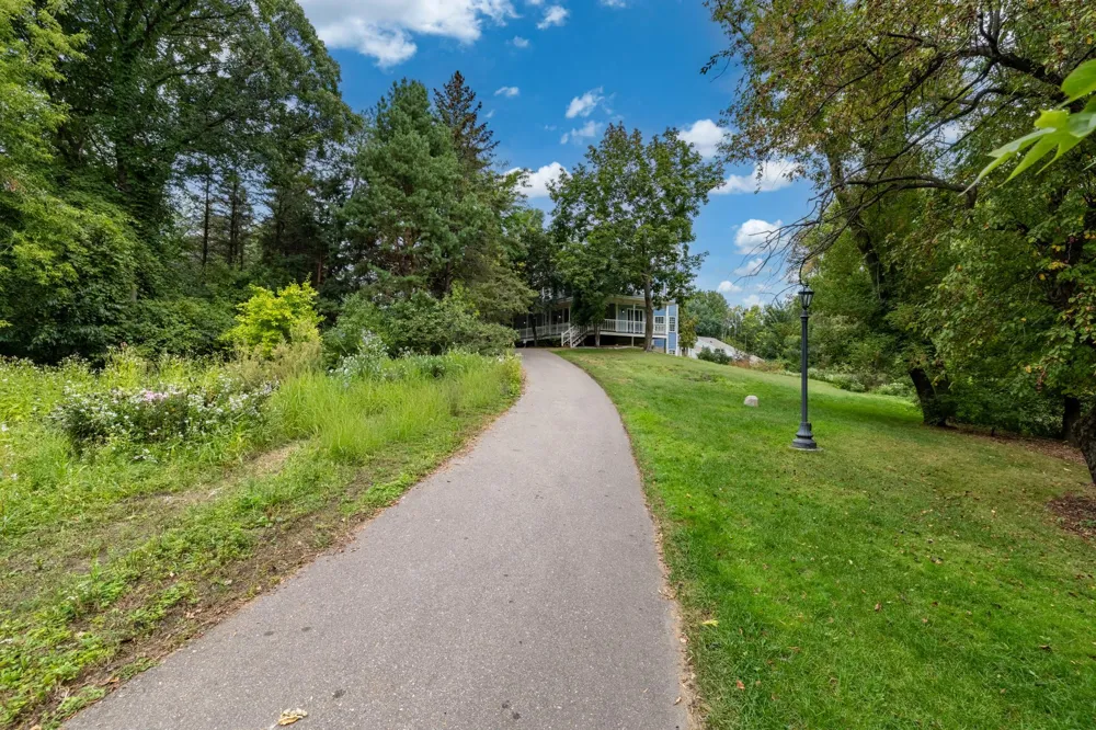 8620 Inver Grove Trail Inver Grove Heights, MN 55076
