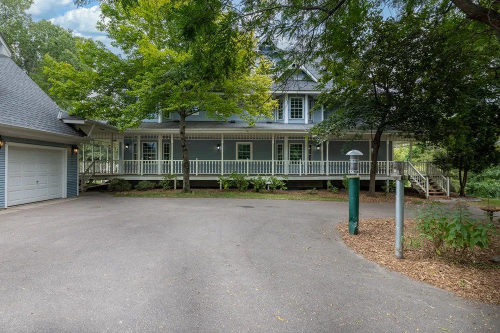 8620 Inver Grove Trail Inver Grove Heights, MN 55076