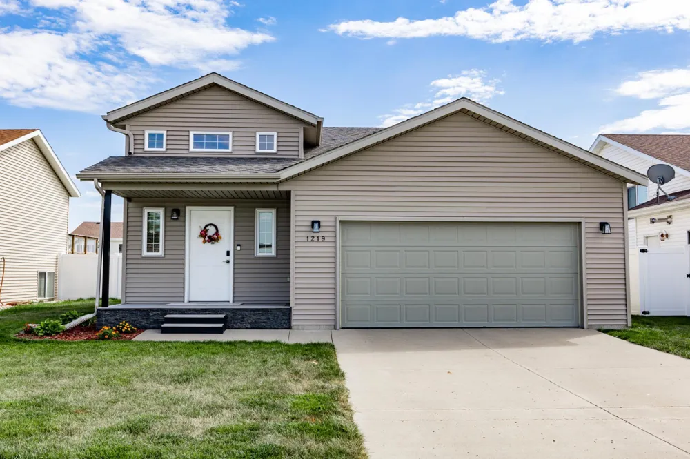 1219 DIVERSION DRIVE W West Fargo, ND 58078