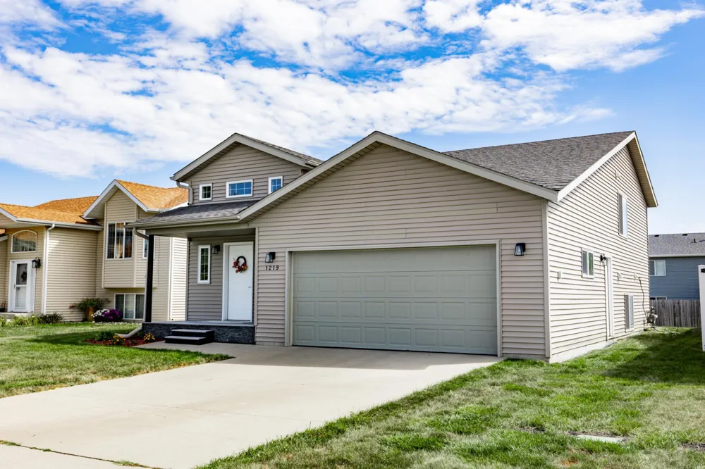 1219 DIVERSION DRIVE W West Fargo, ND 58078