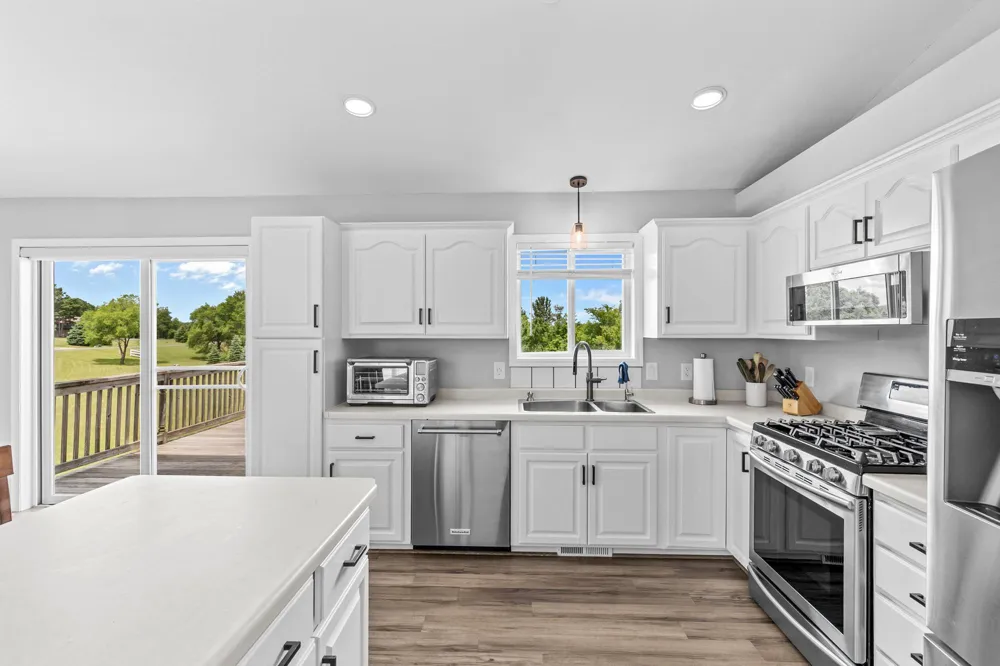 10590 257th Avenue NW Zimmerman, MN 55398