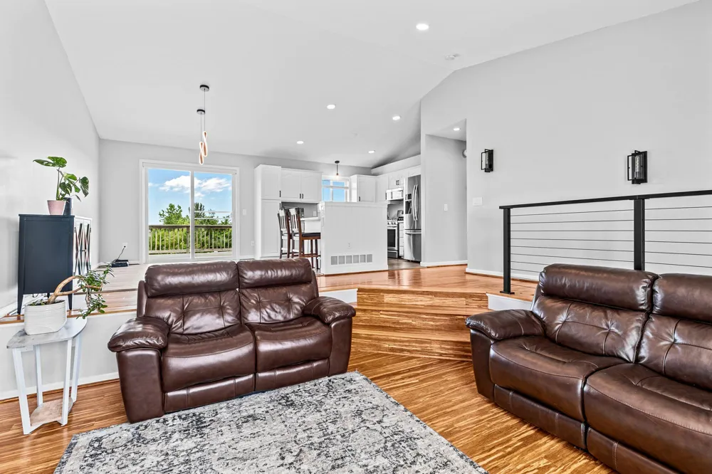 10590 257th Avenue NW Zimmerman, MN 55398