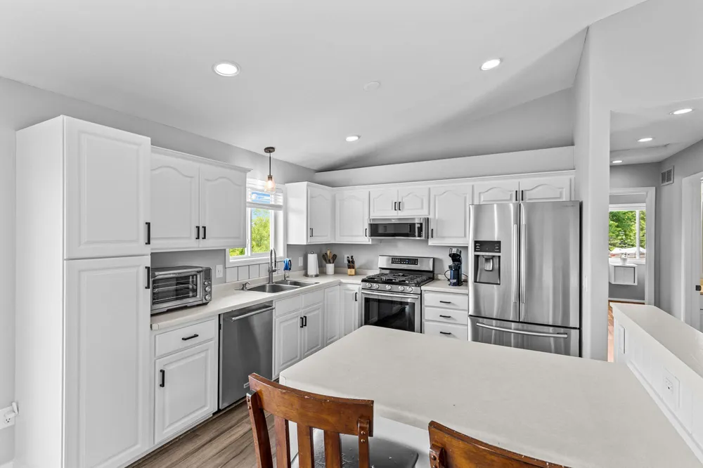 10590 257th Avenue NW Zimmerman, MN 55398