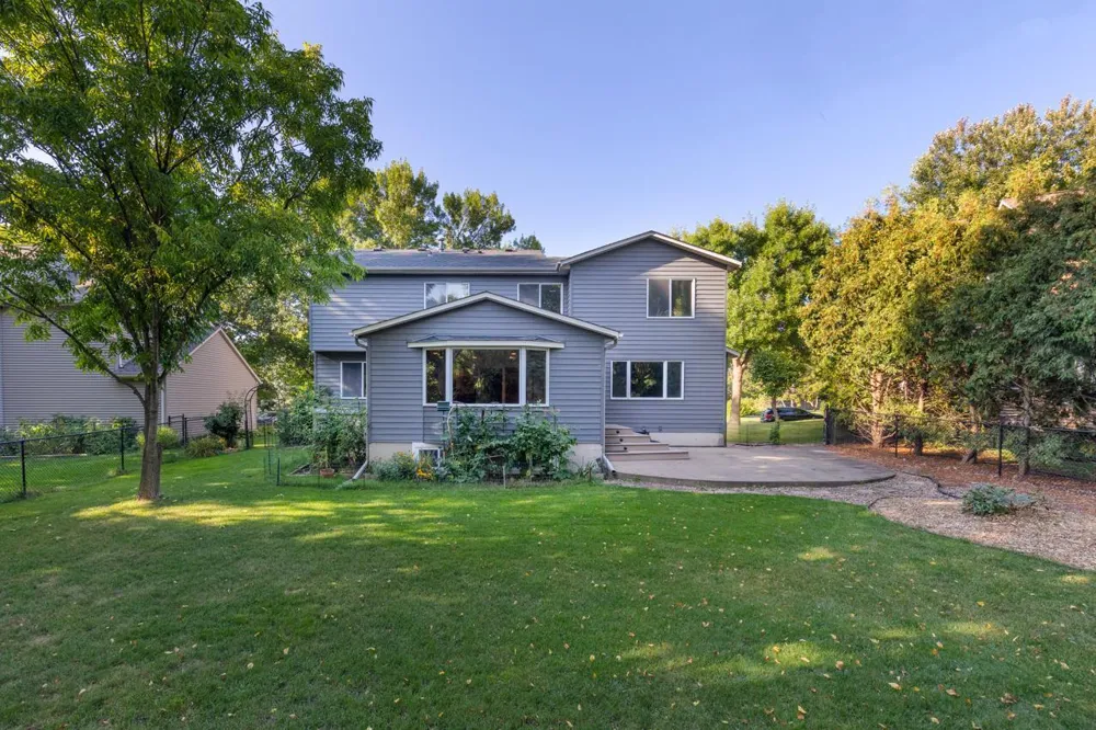 8818 Belvedere Drive Eden Prairie, MN 55347