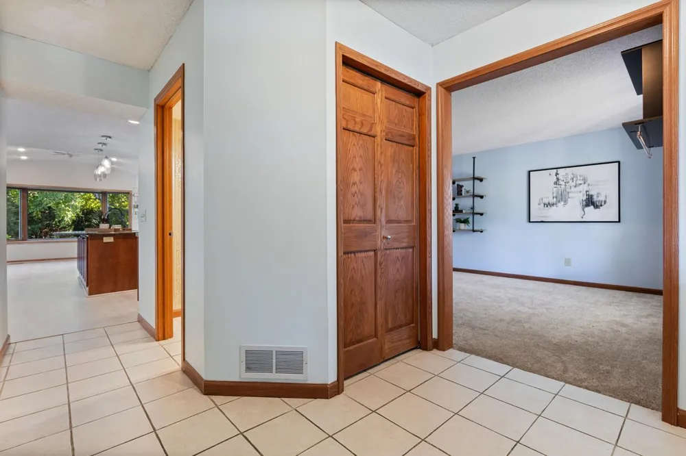 8818 Belvedere Drive Eden Prairie, MN 55347