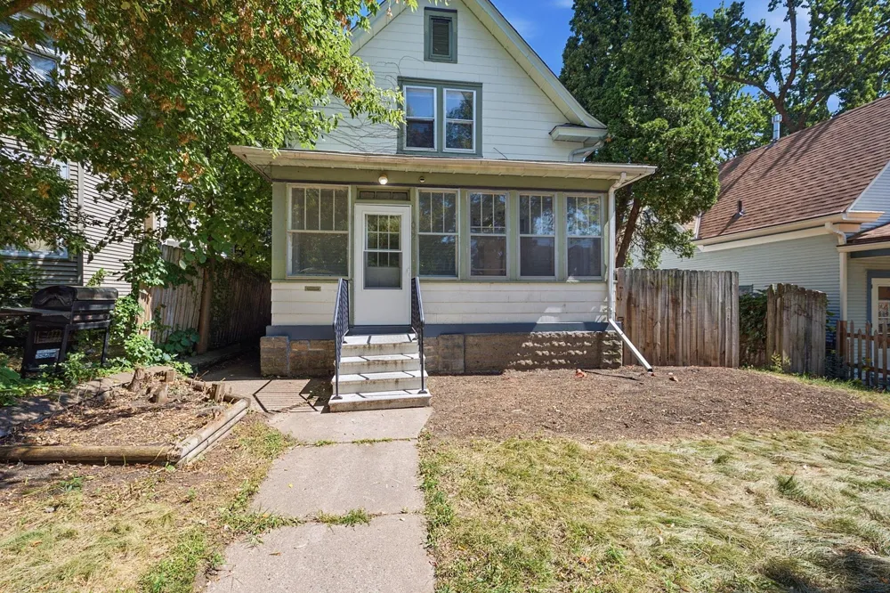 1032 Desoto Street Saint Paul, MN 55130