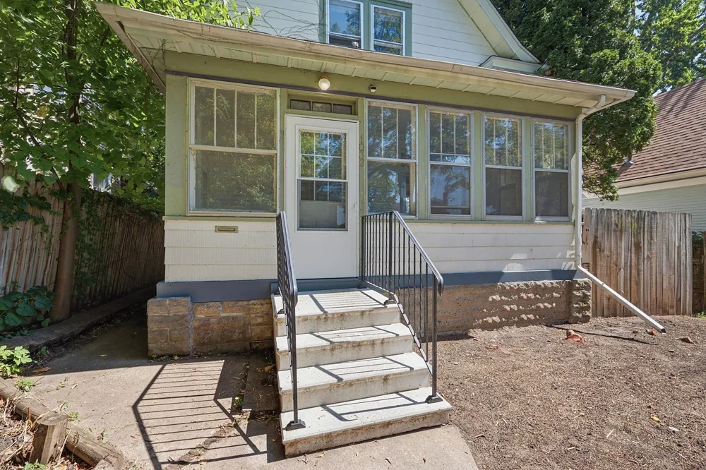 1032 Desoto Street Saint Paul, MN 55130