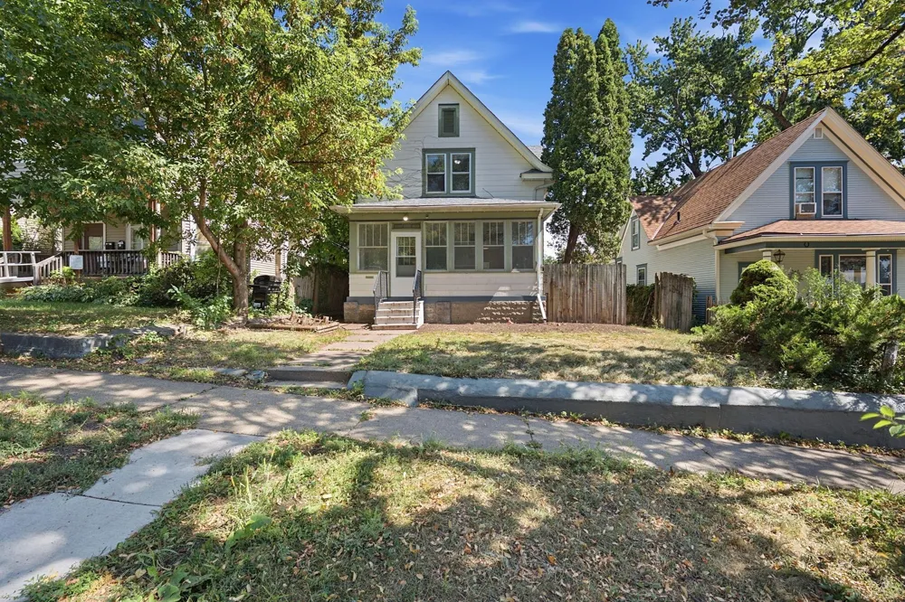 1032 Desoto Street Saint Paul, MN 55130
