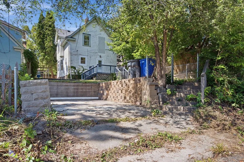 1032 Desoto Street Saint Paul, MN 55130