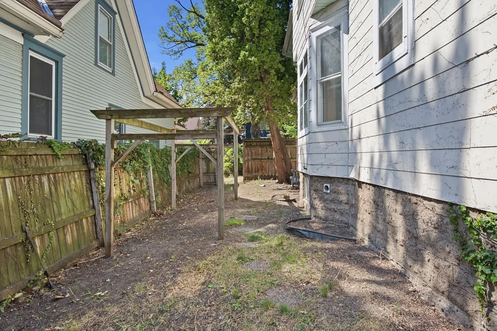 1032 Desoto Street Saint Paul, MN 55130