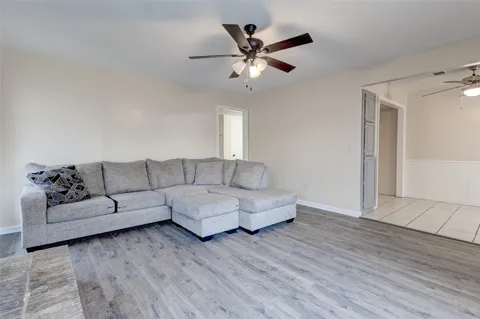 201 W Trinity Street #B