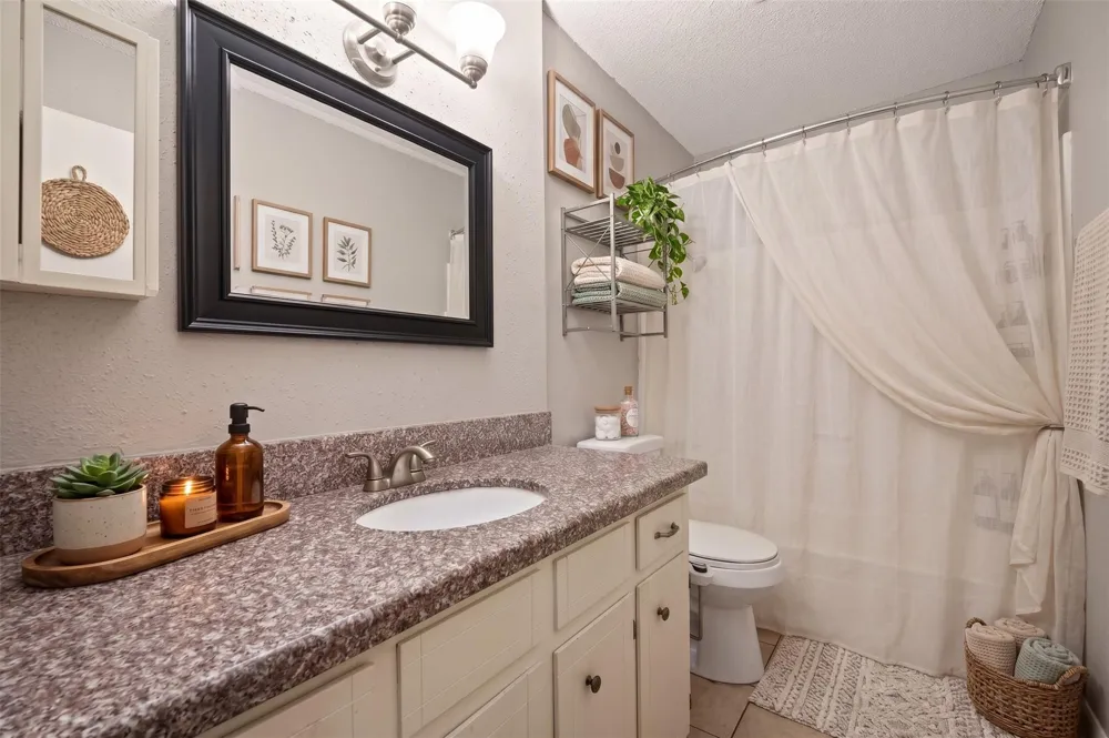 5735 Hoover Street Houston, TX 77092
