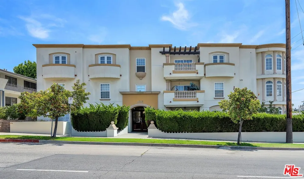 4832 Whitsett Avenue Valley Village, CA 91607