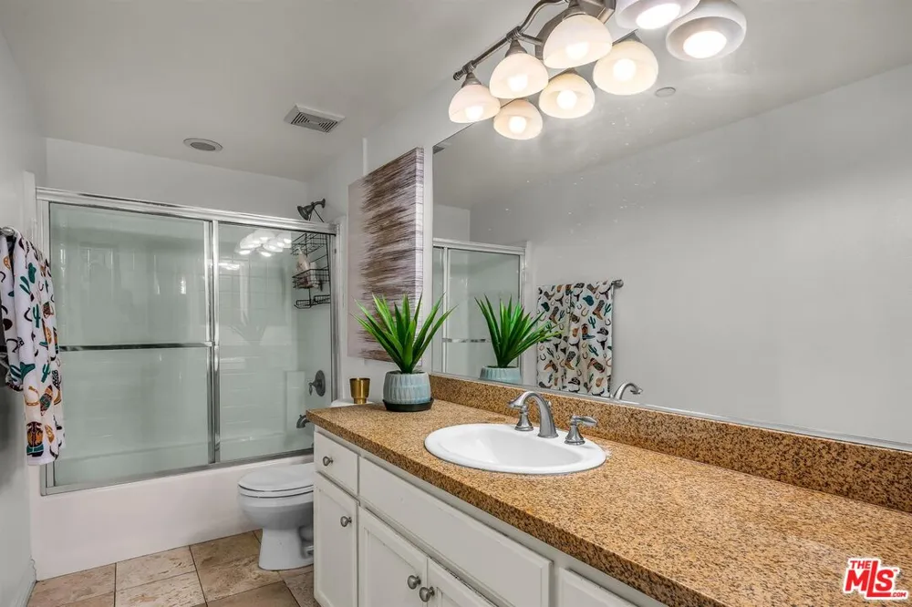 4832 Whitsett Avenue Valley Village, CA 91607