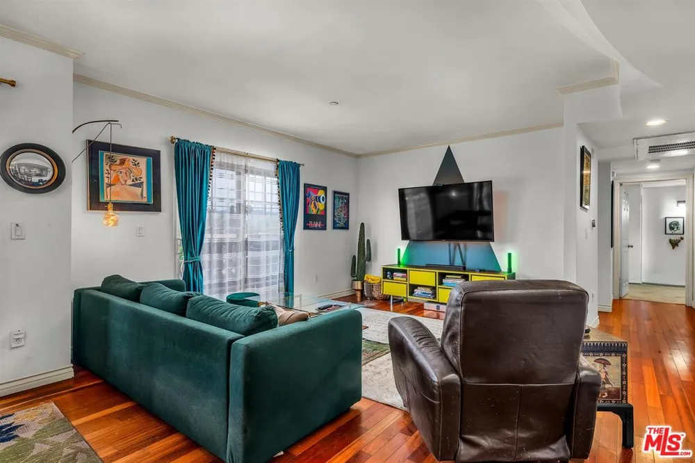 4832 Whitsett Avenue Valley Village, CA 91607