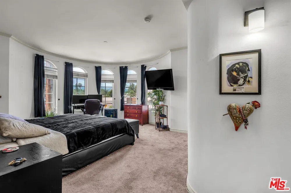 4832 Whitsett Avenue Valley Village, CA 91607