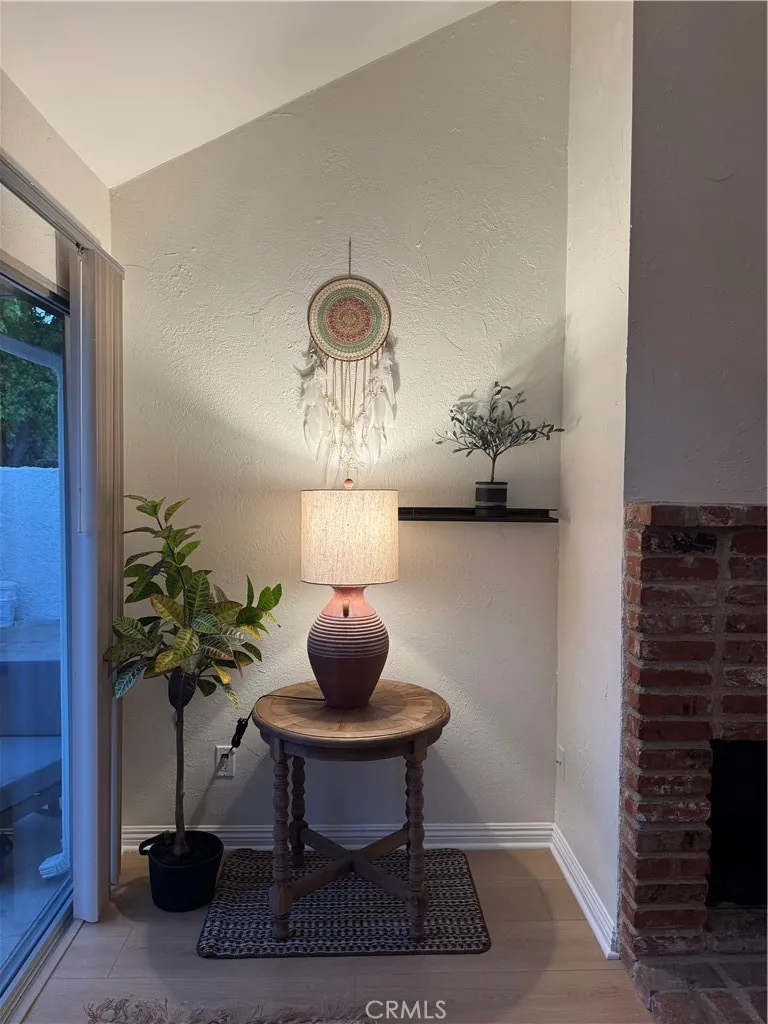 10215 Larwin Los Angeles, CA 91311