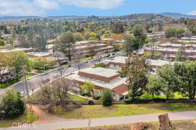 10215 Larwin Los Angeles, CA 91311