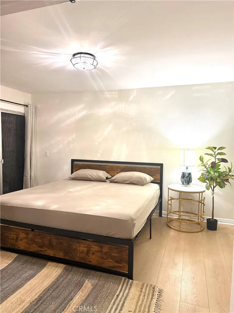 10215 Larwin Los Angeles, CA 91311