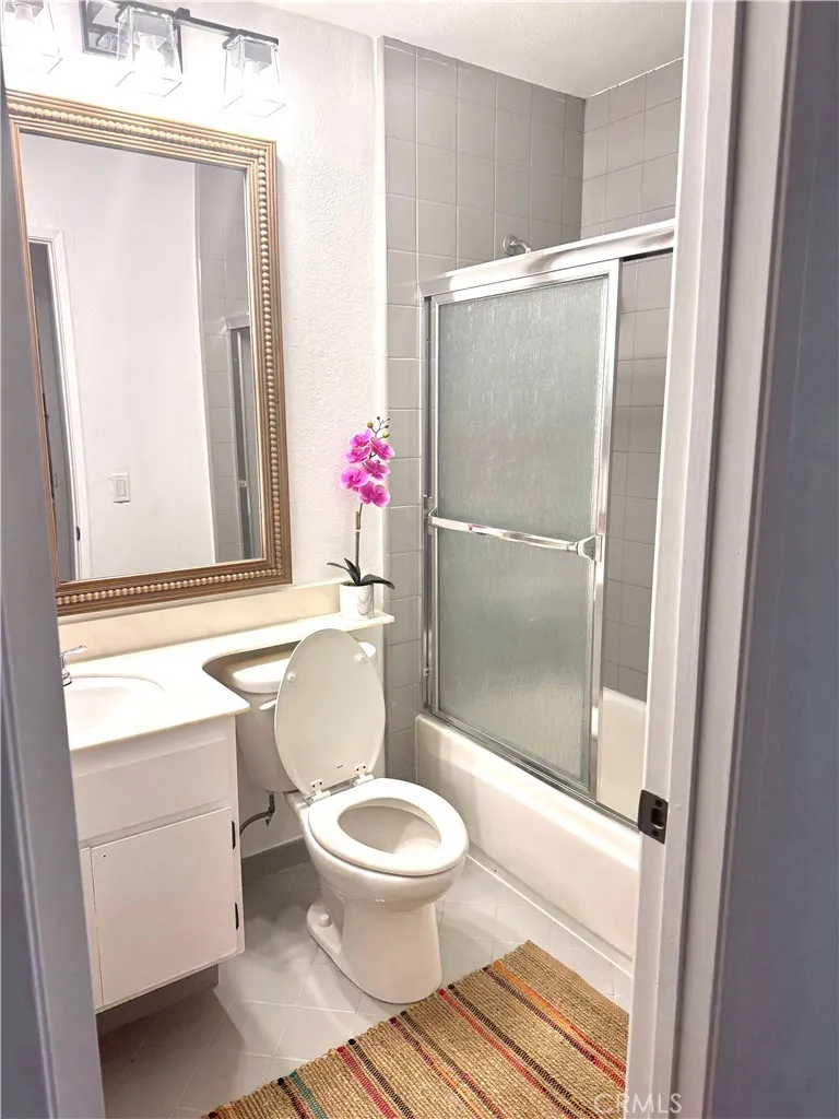10215 Larwin Los Angeles, CA 91311