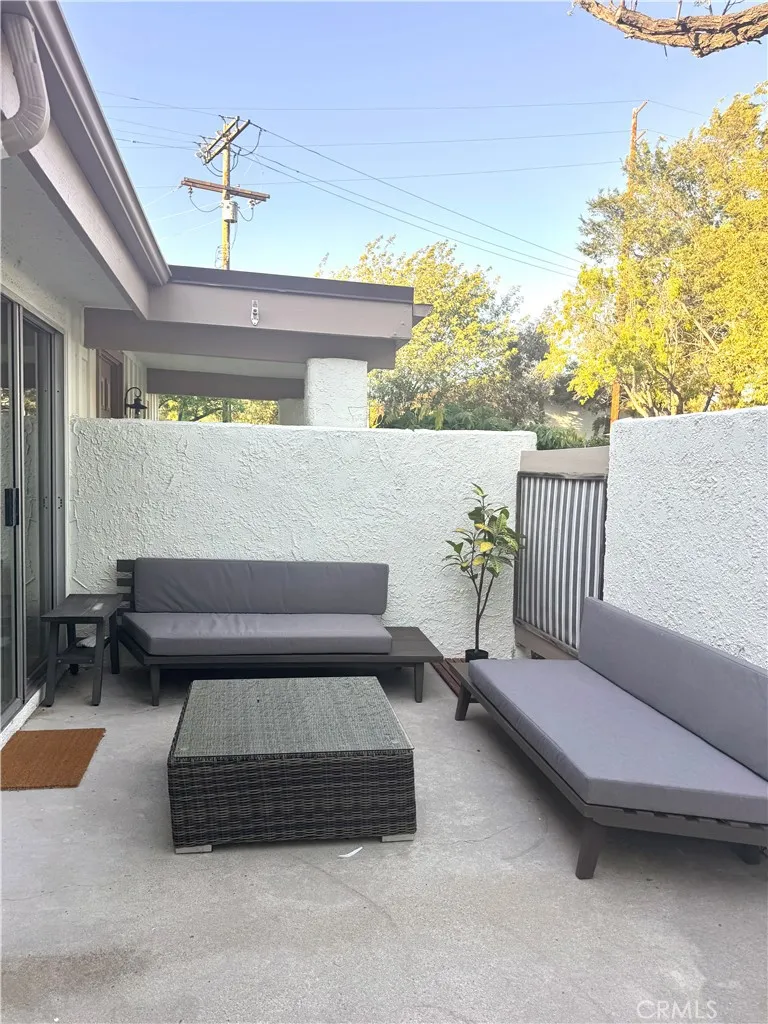 10215 Larwin Los Angeles, CA 91311
