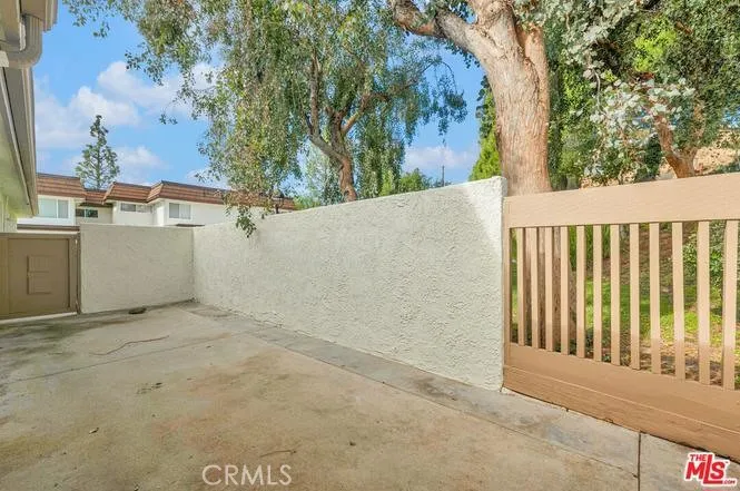 10215 Larwin Los Angeles, CA 91311
