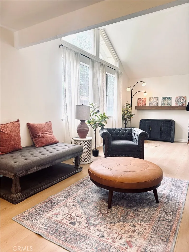 10215 Larwin Los Angeles, CA 91311