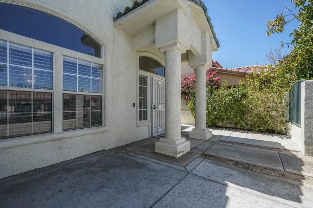 69721 Willow Lane Cathedral City, CA 92234