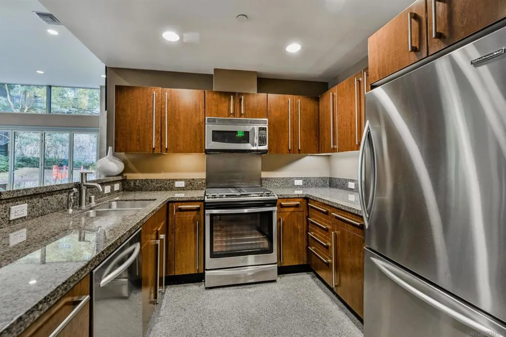 321 10th Ave. #2208 San Diego, CA 92101
