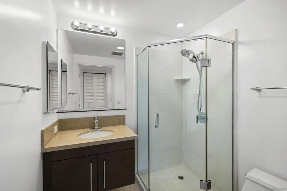 321 10th Ave. #2208 San Diego, CA 92101