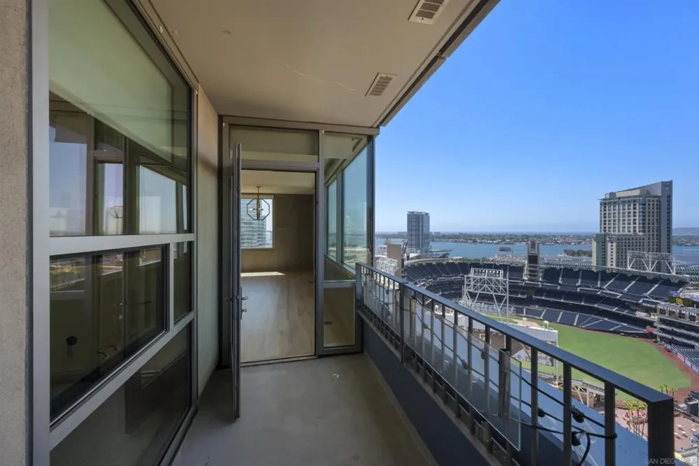 321 10th Ave. #2208 San Diego, CA 92101