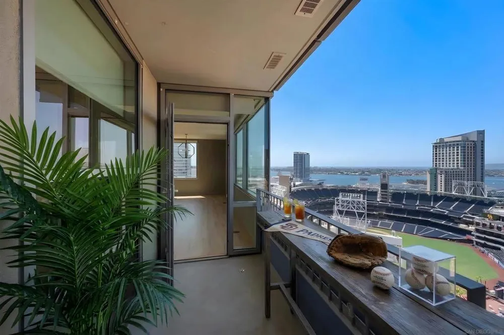 321 10th Ave. #2208 San Diego, CA 92101