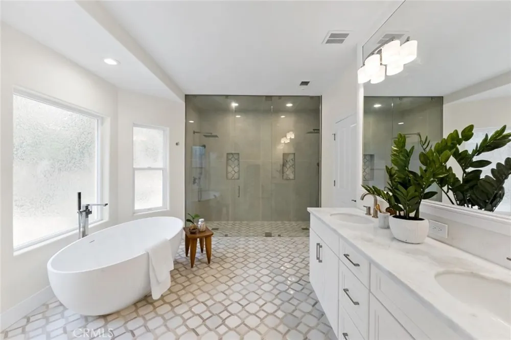 6054 Woodson Avenue Fresno, CA 93711