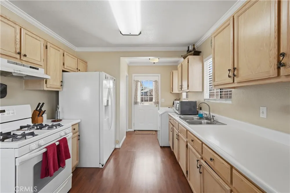 13524 Frazier Baldwin Park, CA 91706