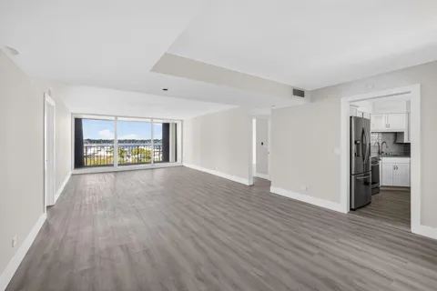 136 LAKESHORE DRIVE #511