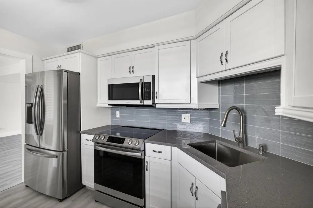 136 LAKESHORE DRIVE #511 North Palm Beach, FL 33408