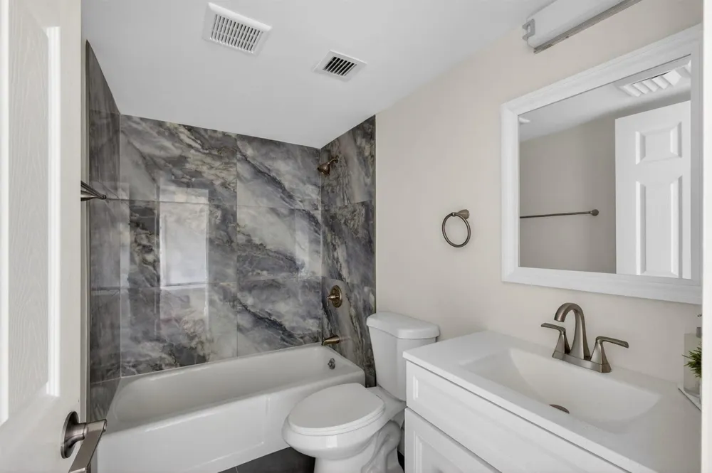 136 LAKESHORE DRIVE #511 North Palm Beach, FL 33408