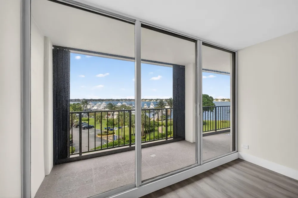 136 LAKESHORE DRIVE #511 North Palm Beach, FL 33408