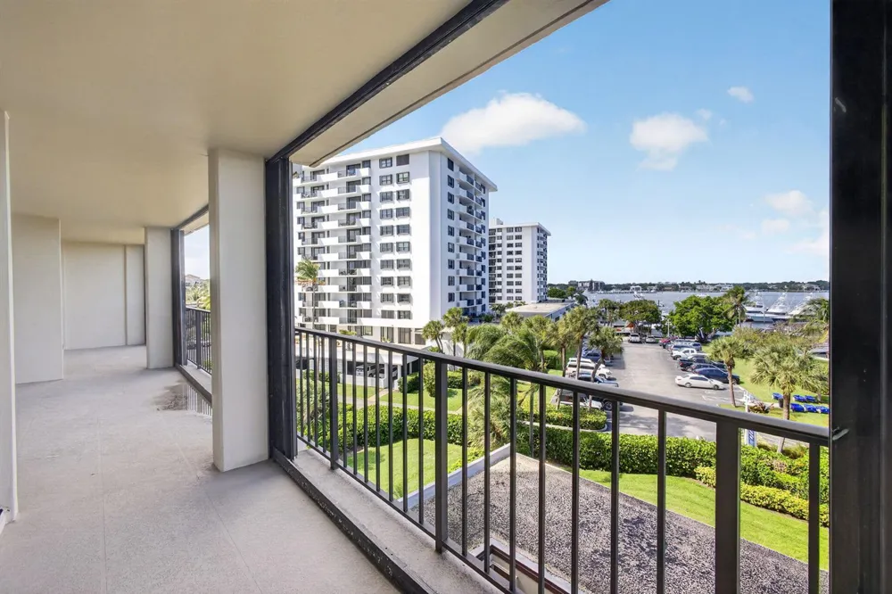 136 LAKESHORE DRIVE #511 North Palm Beach, FL 33408
