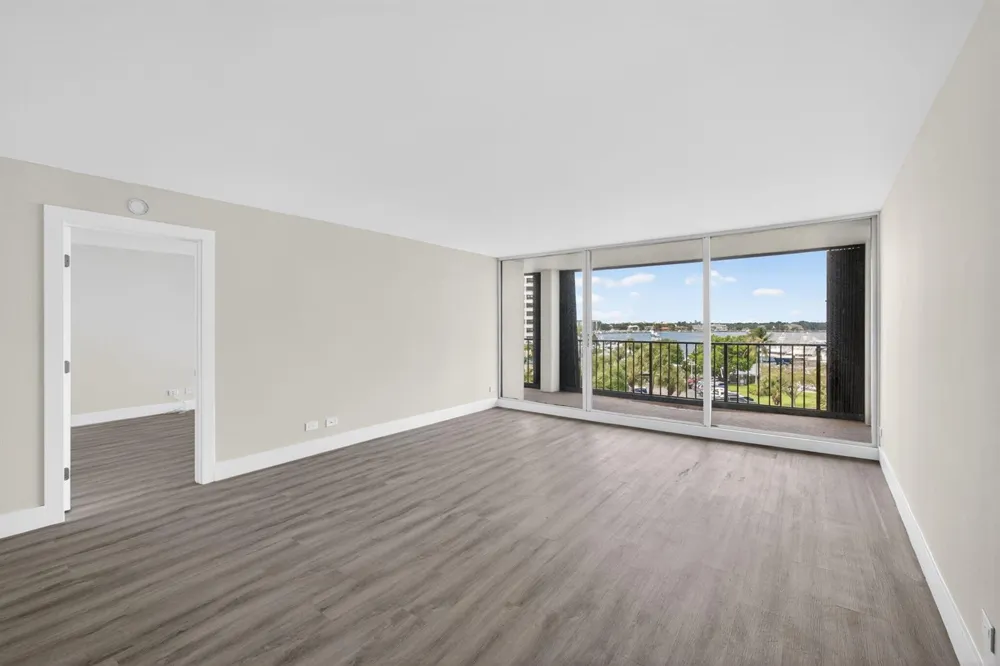 136 LAKESHORE DRIVE #511 North Palm Beach, FL 33408