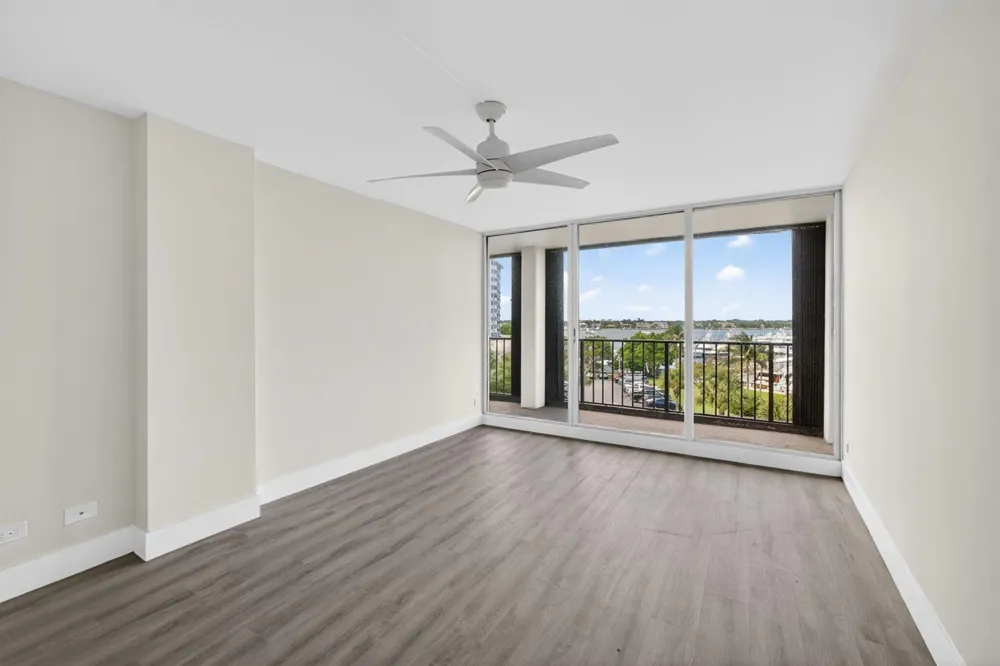 136 LAKESHORE DRIVE #511 North Palm Beach, FL 33408