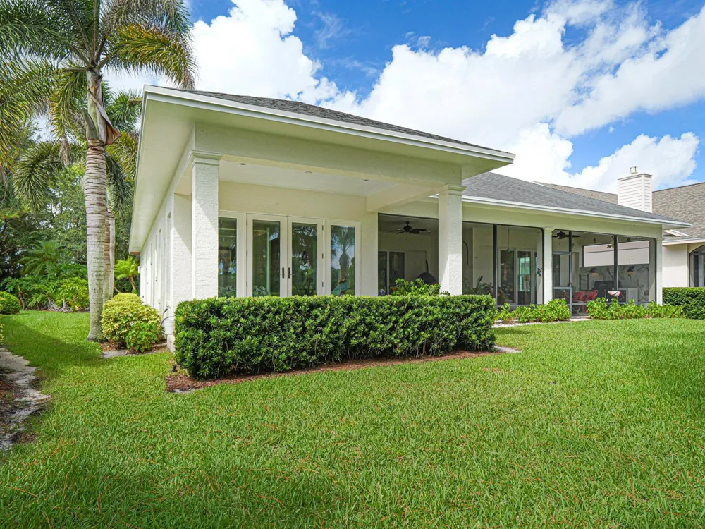 934 CAROLINA CIRCLE SW Vero Beach, FL 32962