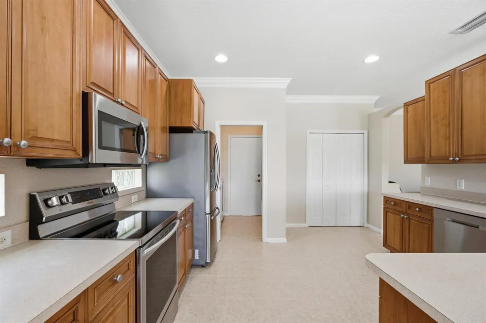 562 NW WAVERLY CIRCLE Port St. Lucie, FL 34983