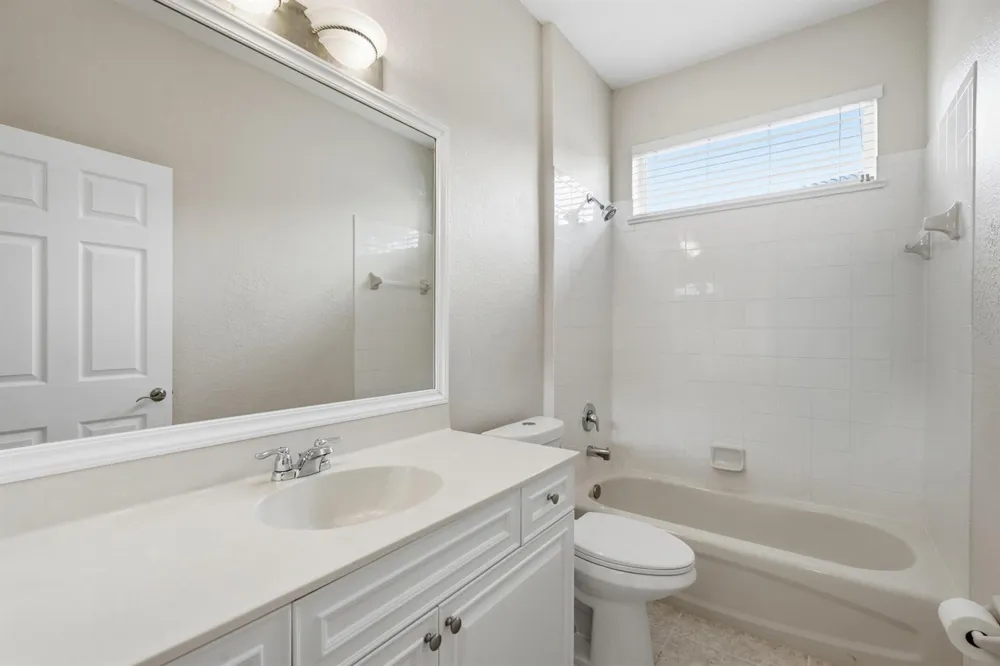 562 NW WAVERLY CIRCLE Port St. Lucie, FL 34983
