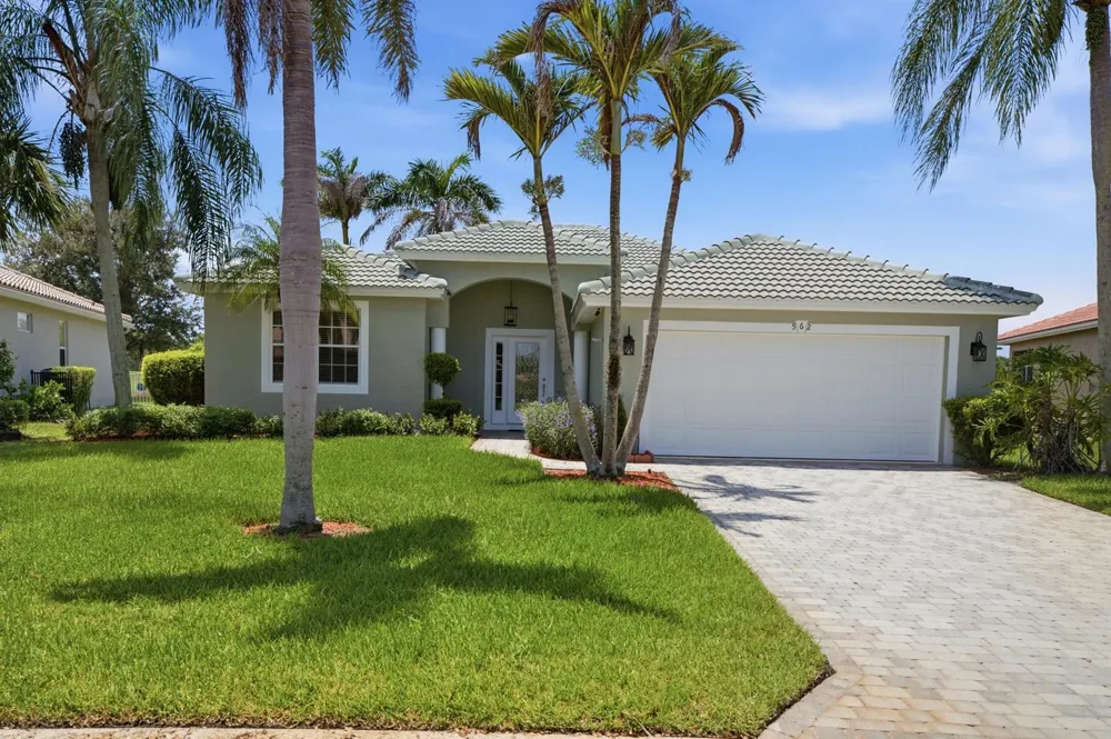 562 NW WAVERLY CIRCLE Port St. Lucie, FL 34983